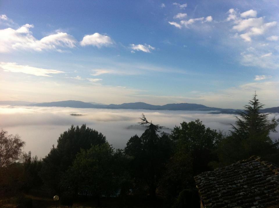 Agriturismo Il Palazzaccio Galliano Exterior foto